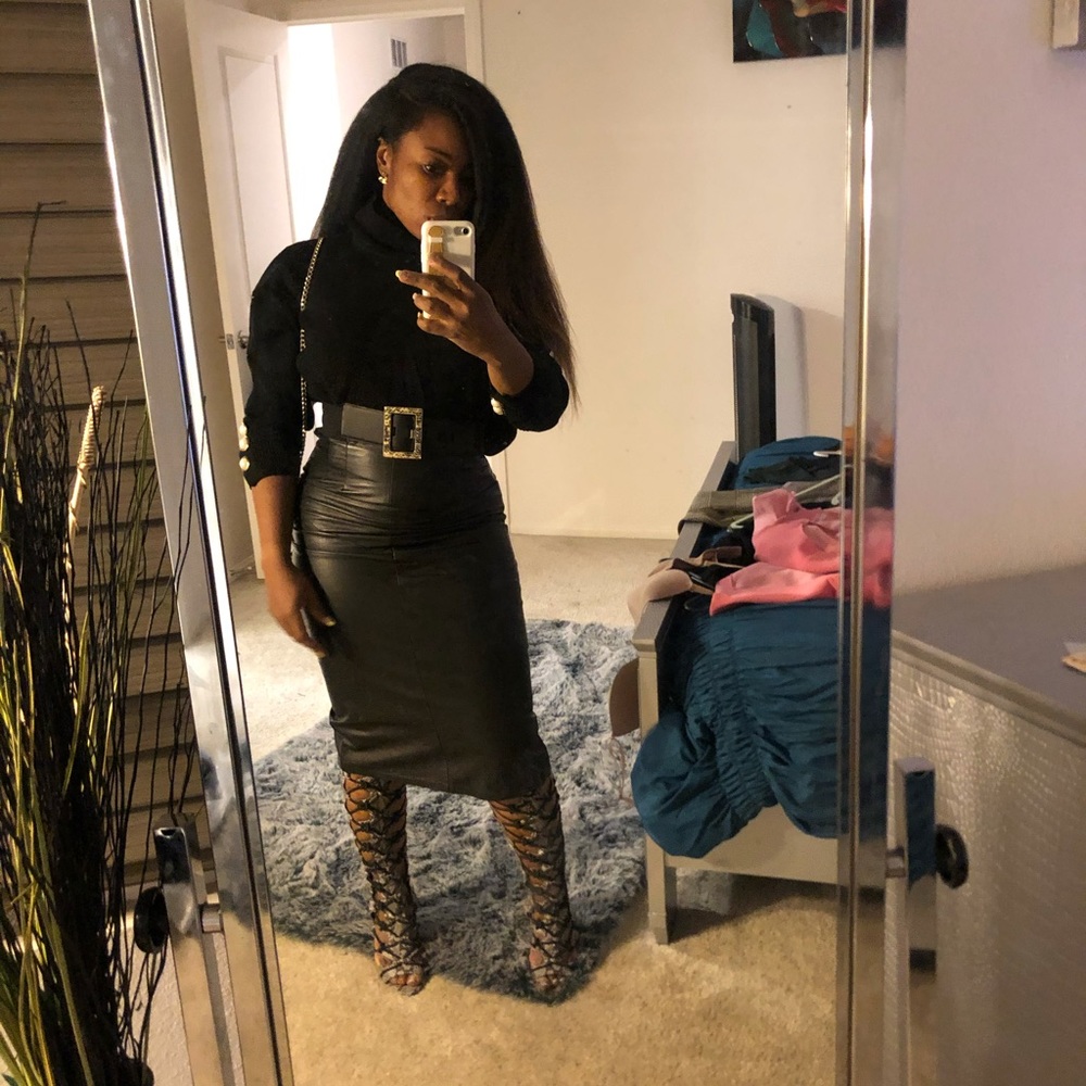 Black, 100% genuine leather pencil midi skirt